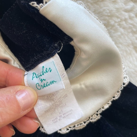 Peaches n’ Cream velvet dress - Picture 4 of 5